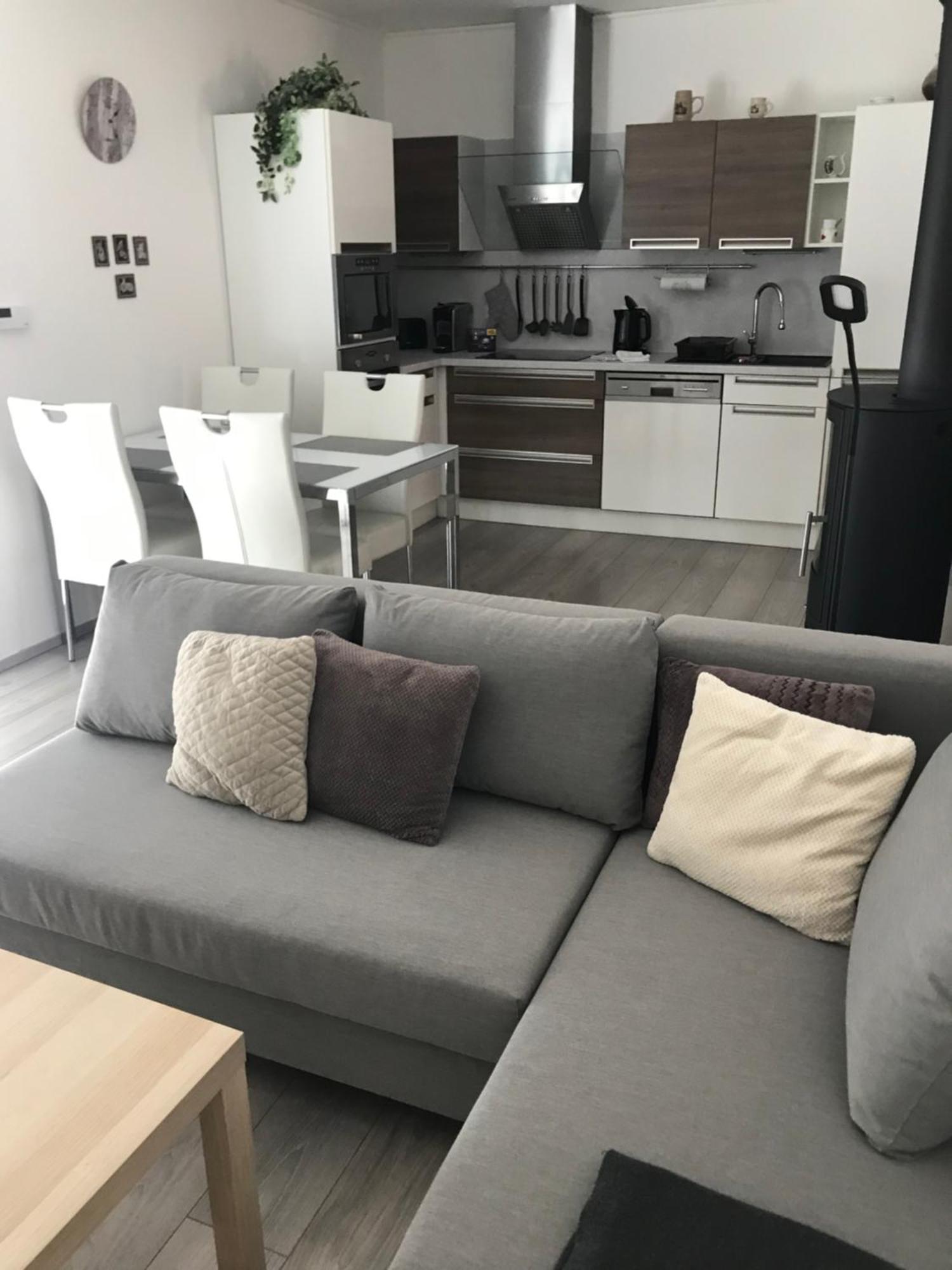 Prijemny Apartman Krovi V Rodinnem Domku Se Sdilenym Bazenem, Terasou A Zahradou Eksteriør bilde